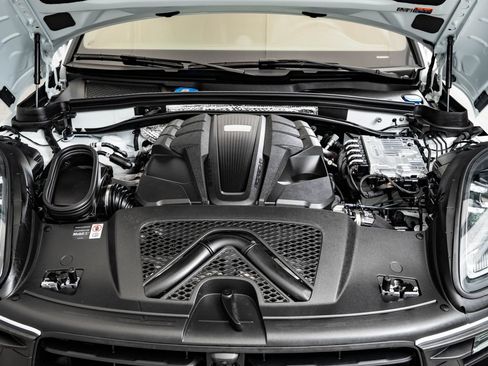 Certified 2026 Porsche Macan GTS AWD/4WD image 47