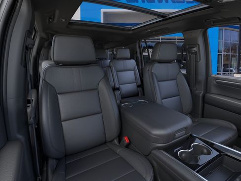 New 2026 Chevrolet Suburban RST w/ Advanced Technology Package AWD/4WD image 18