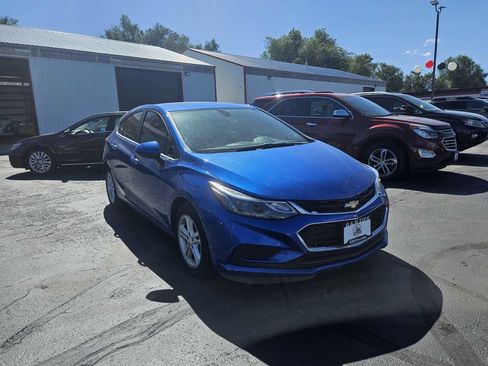 Used 2017 Chevrolet Cruze LT w/ Convenience Package FWD image 10