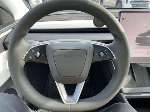 Used 2026 Tesla Model Y 2WD image 33