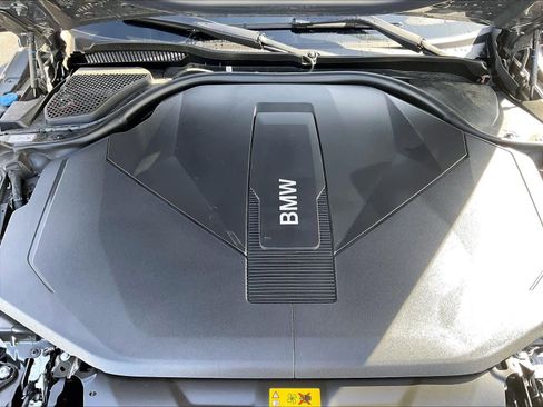 Certified 2025 BMW i5 xDrive40 w/ Premium Package image 33