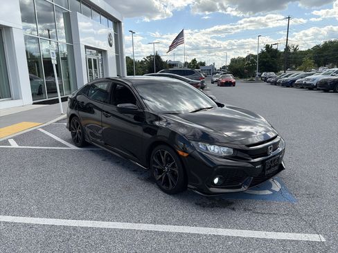 Used 2017 Honda Civic Sport image 2