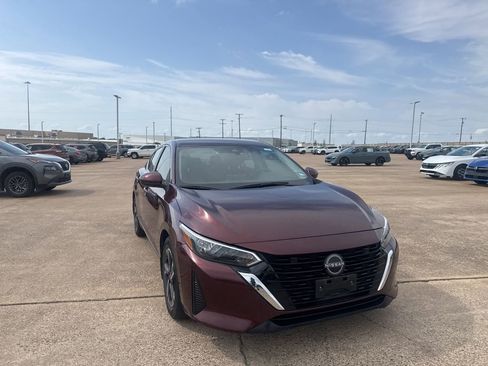 Used 2024 Nissan Sentra SV image 2