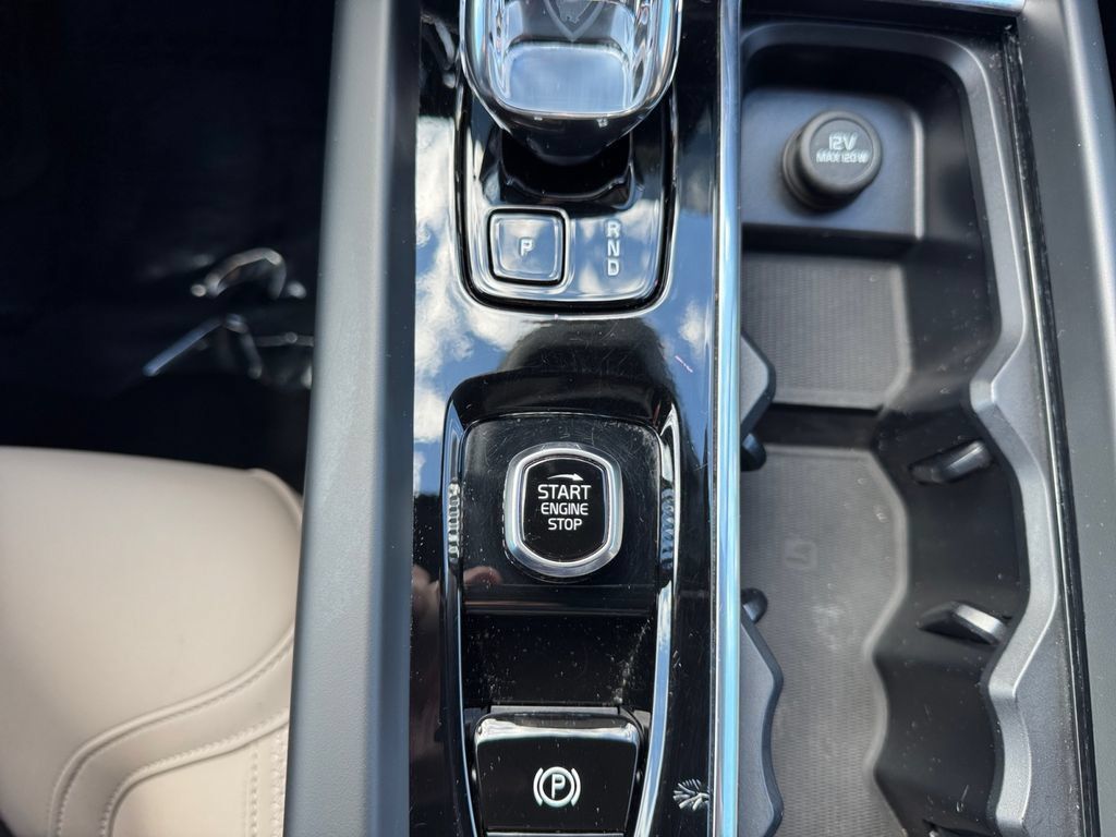Certified 2026 Volvo XC60 B5 Plus AWD/4WD image 20