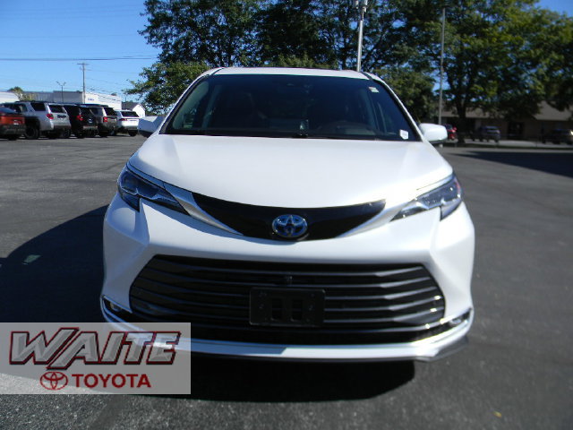 Certified 2024 Toyota Sienna Platinum AWD/4WD image 6