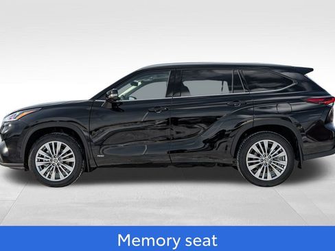 New 2026 Toyota Highlander Platinum image 4