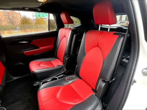 Used 2022 Toyota Highlander XSE image 19
