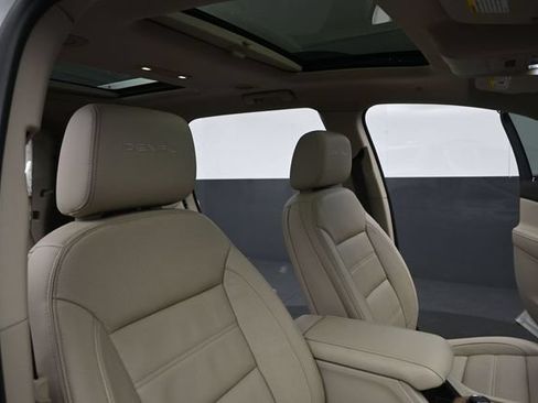 Used 2019 GMC Acadia Denali w/ Technology Package FWD image 32