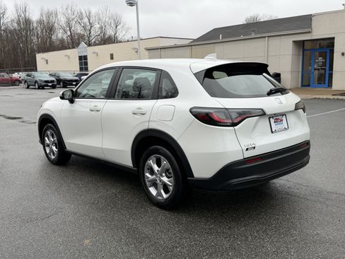 Certified 2023 Honda HR-V LX image 4