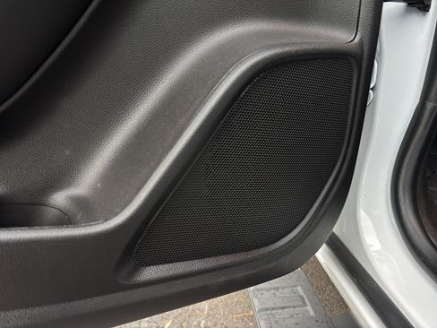 Used 2021 GMC Canyon Denali image 17