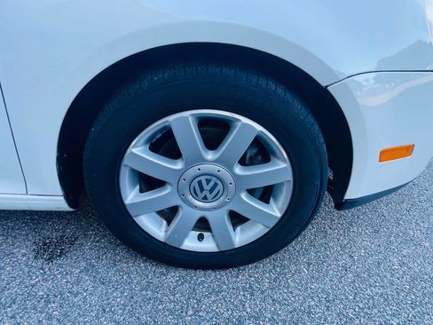 Used 2009 Volkswagen Rabbit S image 13