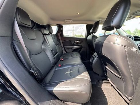 Used 2019 Jeep Cherokee Limited AWD/4WD image 14