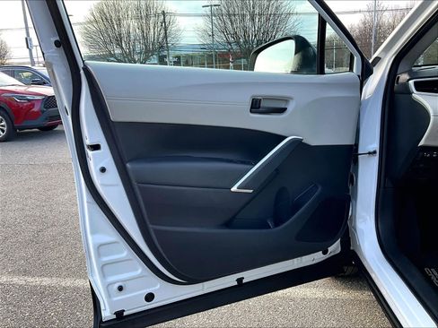 Certified 2024 Toyota Corolla Cross L image 9