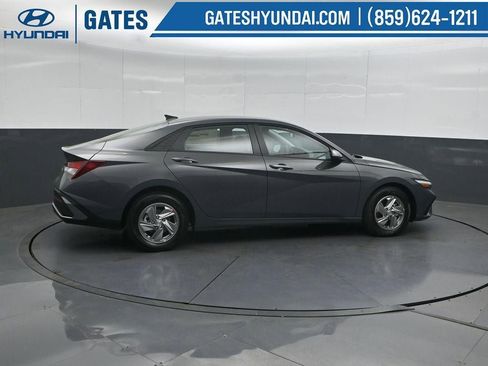New 2026 Hyundai Elantra SE FWD image 3