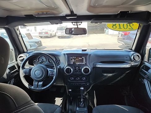 Used 2018 Jeep Wrangler Unlimited Sahara w/ Connectivity Group AWD/4WD image 26