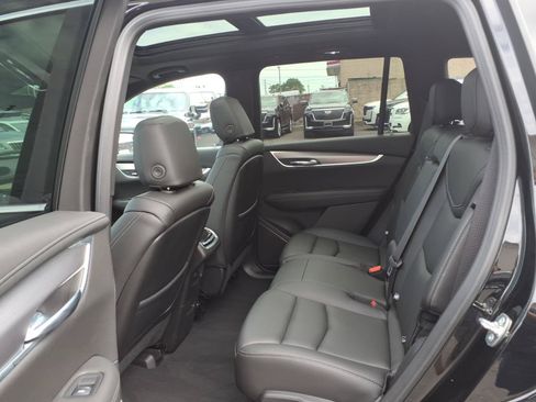 Certified 2024 Cadillac XT6 Luxury w/ LPO, Floor Liner Package AWD/4WD image 18
