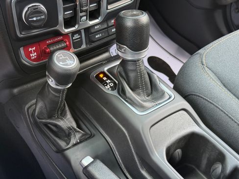 Used 2024 Jeep Wrangler Unlimited Sport AWD/4WD image 17