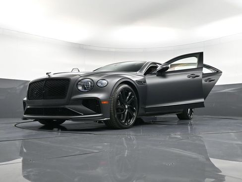 Used 2025 Bentley Flying Spur Plug-In Hybrid image 44