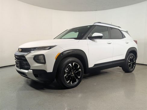 Used 2021 Chevrolet TrailBlazer LT w/ Premium Seating Package image 3