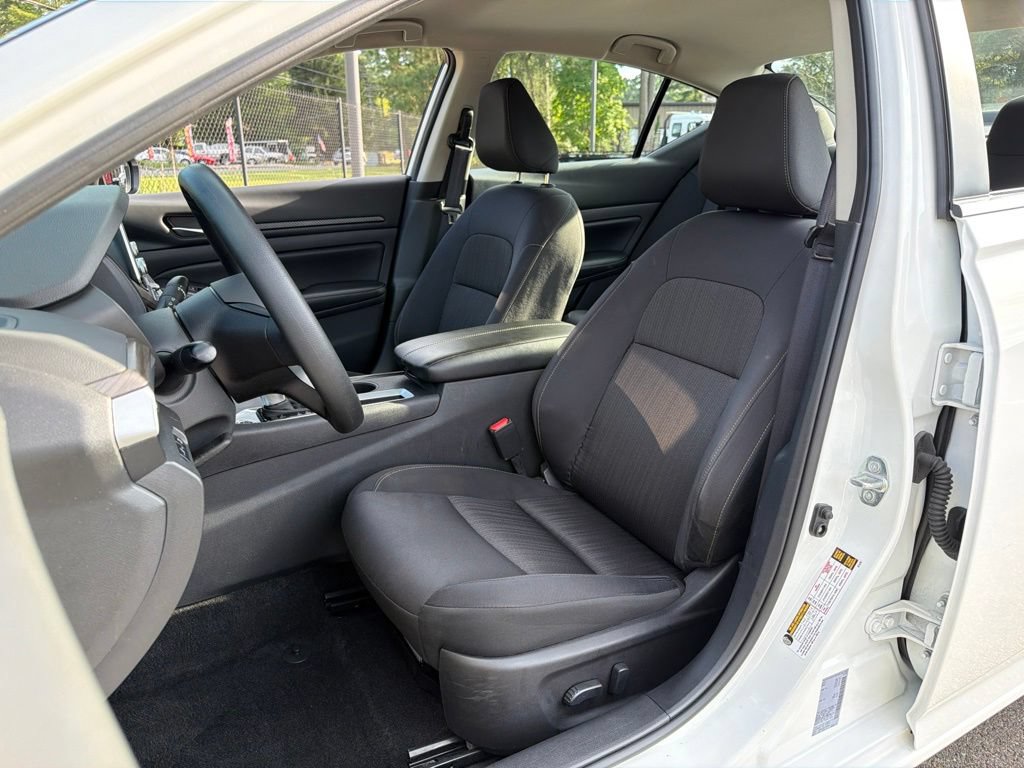 Used 2025 Nissan Altima 2.5 SV FWD image 18