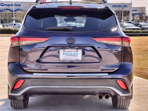 Used 2022 Toyota Highlander XSE image 6