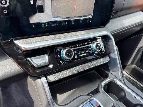 Used 2022 GMC Sierra 1500 Denali AWD/4WD image 25
