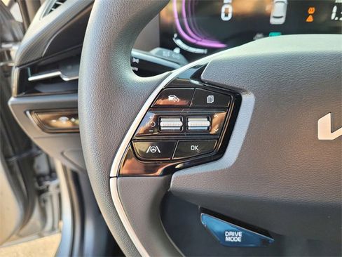 Used 2025 Kia Niro LX image 19