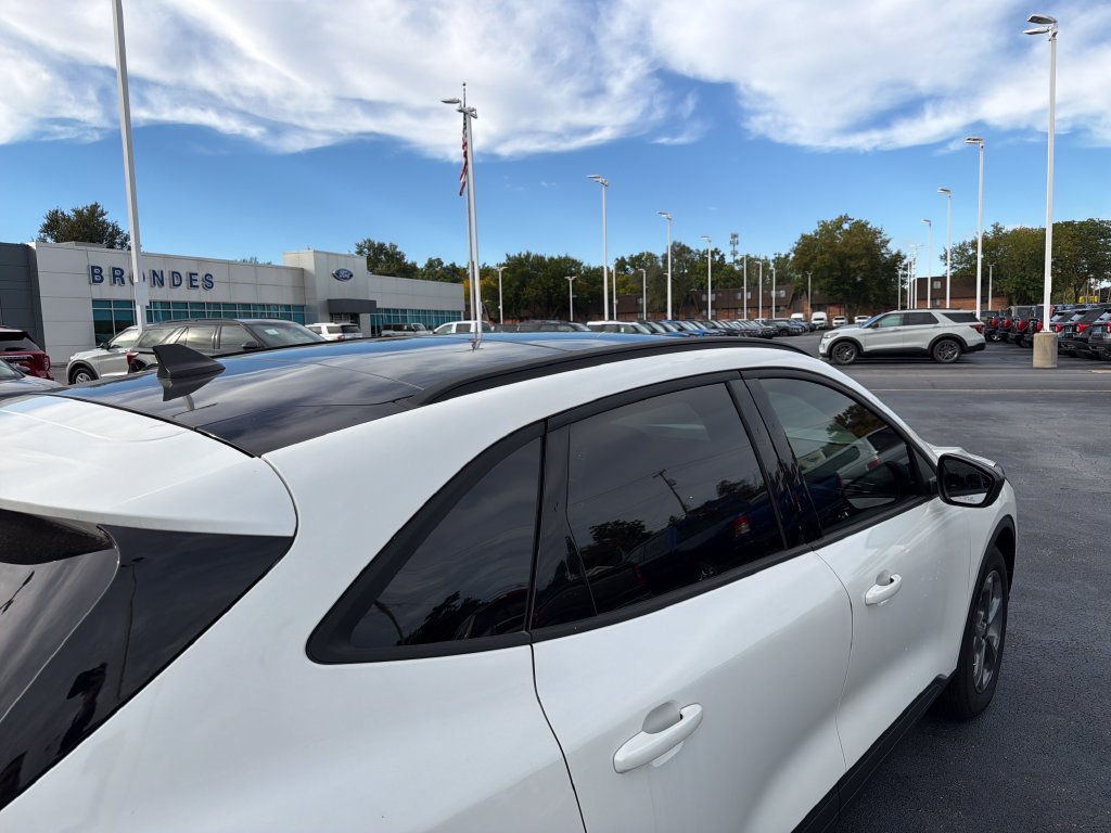 Used 2025 Ford Escape ST-Line w/ Tech Pack #1 FWD image 16