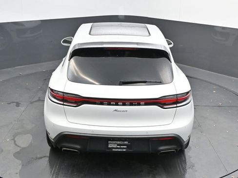 Certified 2022 Porsche Macan image 33