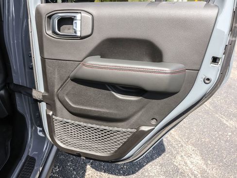 Used 2024 Jeep Wrangler Unlimited Rubicon image 34