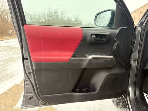 Used 2021 Toyota Tacoma SR5 RWD image 14