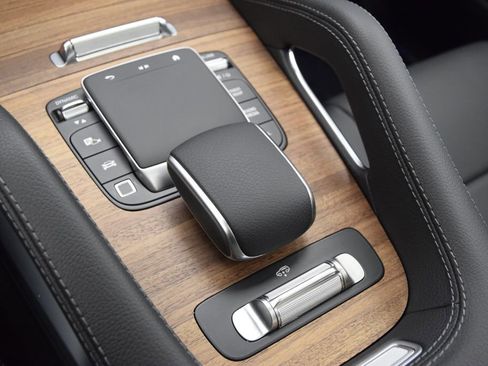 Used 2025 Mercedes-Benz GLS 450 GLS 450 image 33