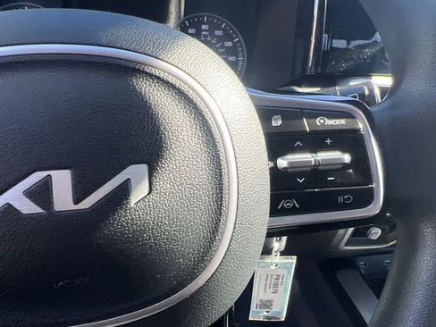 Used 2022 Kia Sorento LX image 17