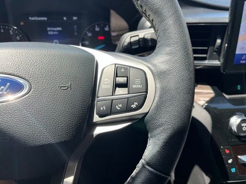 Certified 2022 Ford Explorer Limited w/ Equipment Group 301A RWD image 17