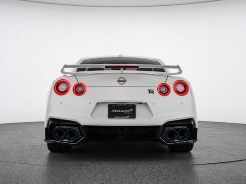 Used 2024 Nissan GT-R Premium w/ Premium Interior Package AWD/4WD image 5