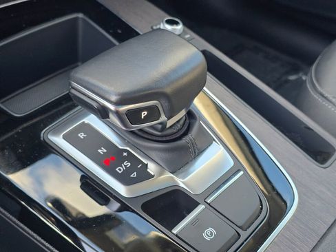 Used 2022 Audi Q5 2.0T Premium w/ Convenience Package image 16