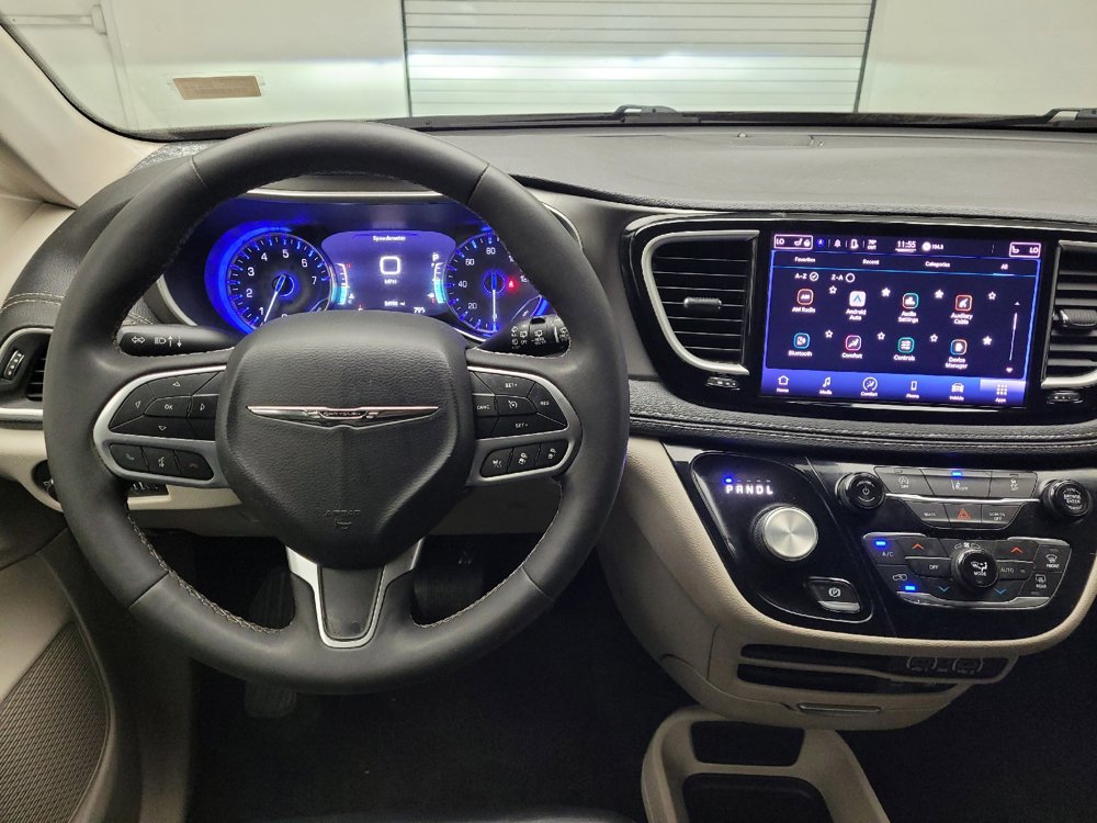 Used 2022 Chrysler Pacifica Touring-L FWD image 22