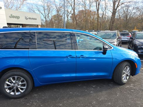 New 2026 Chrysler Pacifica Select image 29