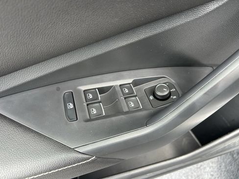Used 2023 Volkswagen Jetta SE w/ Black Wheel Package FWD image 19