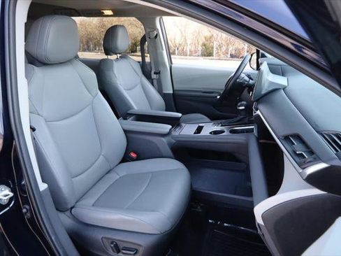 Certified 2024 Toyota Sienna XLE image 28