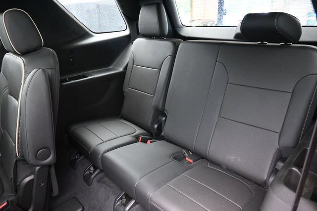 Used 2023 Chevrolet Traverse Premier w/ Redline Edition AWD/4WD image 38