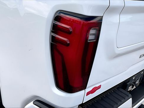 Used 2025 GMC Sierra 2500 Denali w/ Denali Reserve Package AWD/4WD image 33