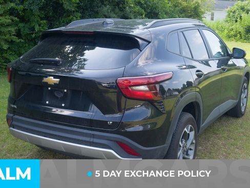 Used 2025 Chevrolet Trax LT w/ LT Convenience Package FWD image 4