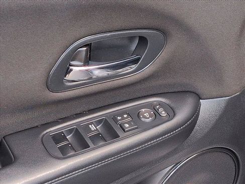 Used 2016 Honda HR-V LX image 12