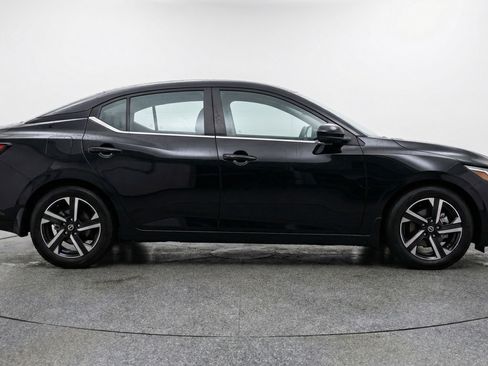 Used 2025 Nissan Sentra SV FWD image 11