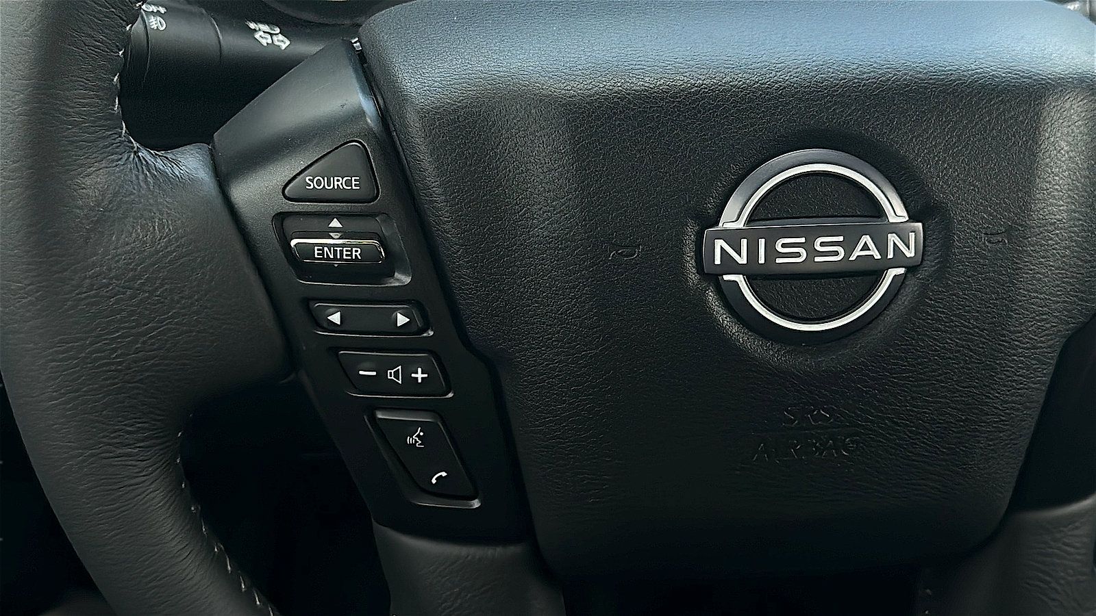 Used 2024 Nissan Frontier SL w/ Technology Package AWD/4WD image 11