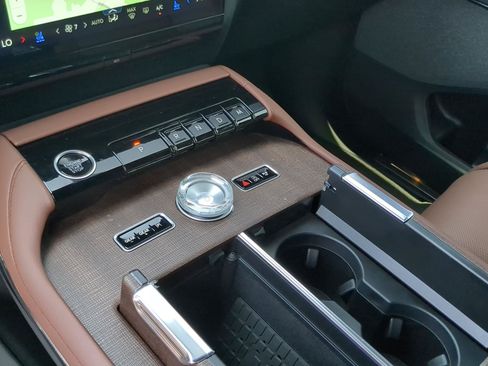 New 2026 Lincoln Navigator L Reserve AWD/4WD image 16