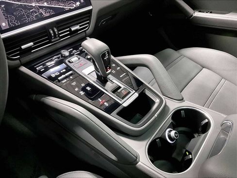 Used 2023 Porsche Cayenne Platinum Edition image 20