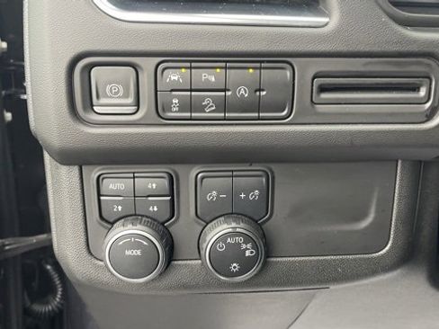 Used 2023 Chevrolet Suburban Premier image 14