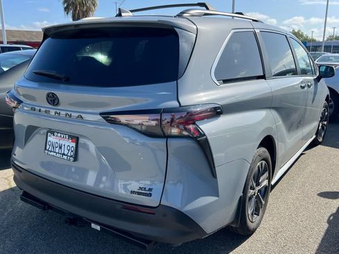 Used 2024 Toyota Sienna XLE Woodland Edition AWD/4WD image 4
